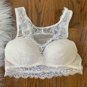 Candie's Lace High Neck Bralet Small